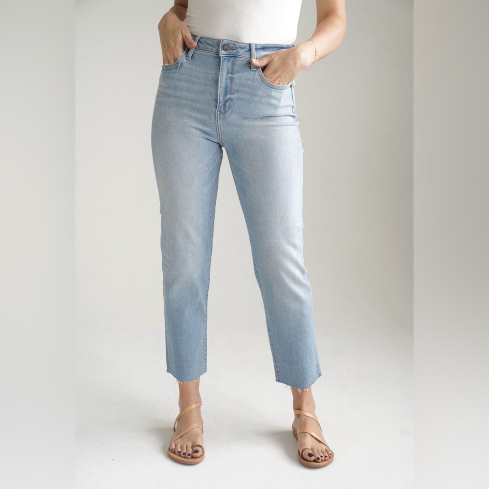 EUC Carly Jean Los Angeles Chrissy Light Wash Jeans Size 7